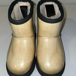 Girl uggs